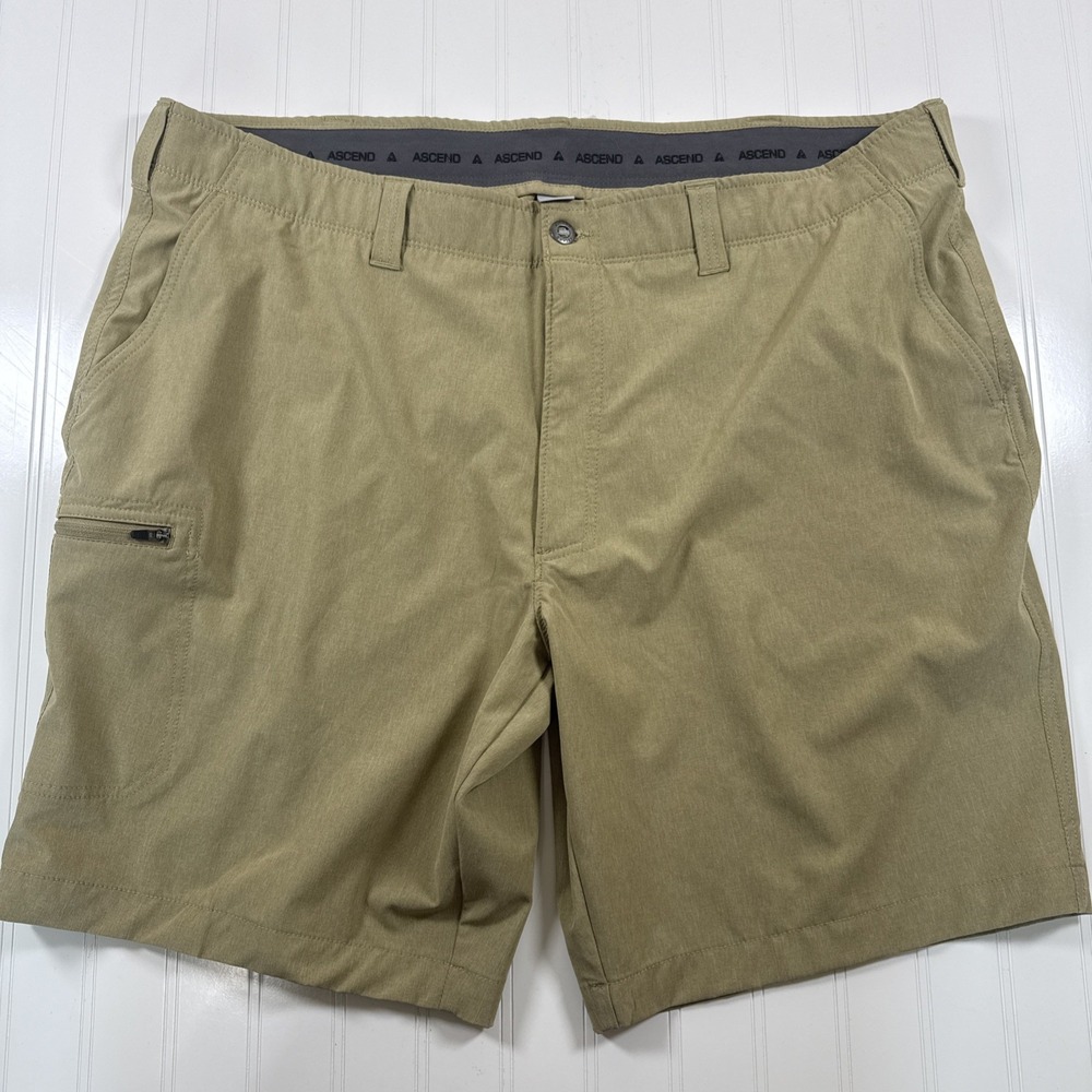 Ascend‎ Cargo Shorts Men's Size 42 Khaki Golf Preppy Summer Hiking Zip Pocket